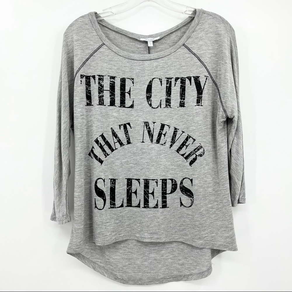 NWT Delia’s Gray THE CITY THAT NEVER SLEEPS Raglan Tee Size Small